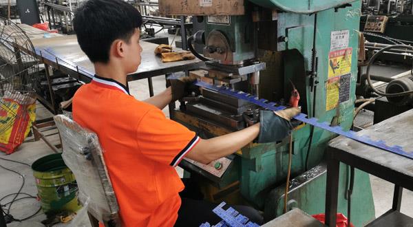 專業設備，沖壓成型